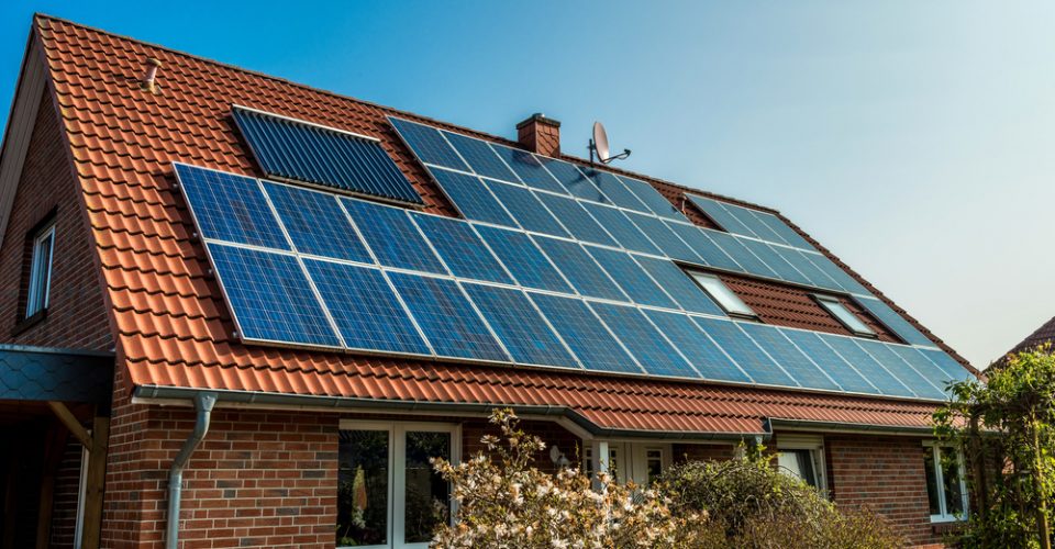 Zonnepanelen, servicekosten en nul-op-de-meter-woningen | JPR Advocaten