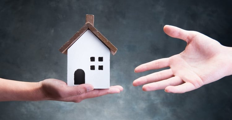 Zijn verhuurders bij renovatieprojecten de wettlijeke verhuiskostenvergoeding verschuldigd voor verblijf huurder in een logeer-of wisselwoning? | JPR Advocaten